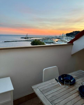 Appartamento sul mare con box auto Varazze